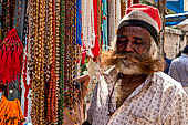 Street sellers near the Swamimalai temple. 